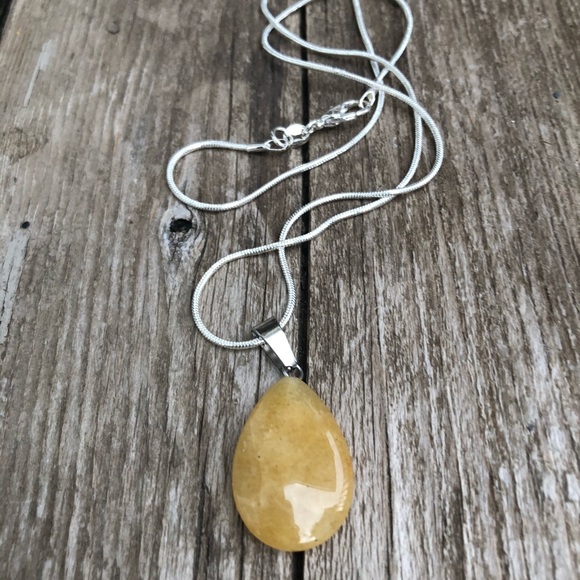 Yellow calcite with 18 in sterling silver chain - Picture 2 of 4